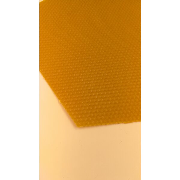 Beeswaxfoundation 5,0mm cell size made of low pesticide wax Dadant Blatt Honeycomp 410x130mm