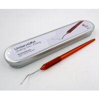 Umlarv spoon in metal case for right-handers for queen breeding